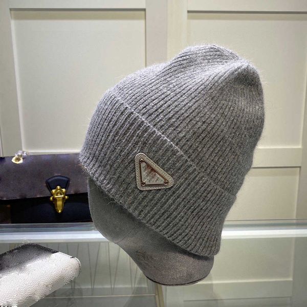 

2023 men and women luxury designer knitted cap super soft comfortable knitted line cap winter casual fashion outdoor cap, Blue;gray