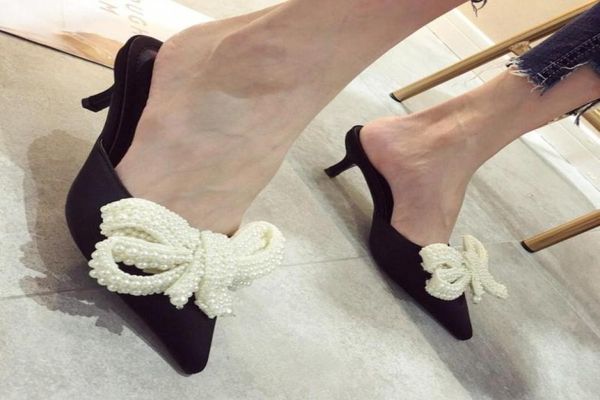 

sandals 2021 women pearl slippers lady bow pointed toe silk beading bowtie mules shoes woman outdoor slides flip flops8436041, Black