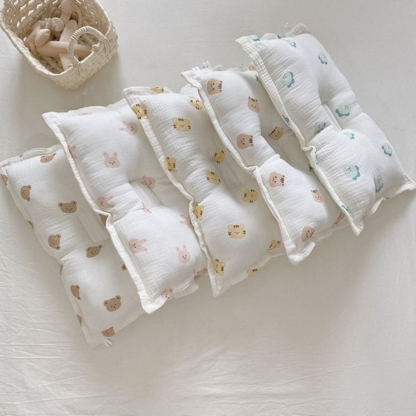 

pillows cotton soft baby sleeping pillow cartoon bear print infant sleep support head protection cushion concave pillow born bedding 230422