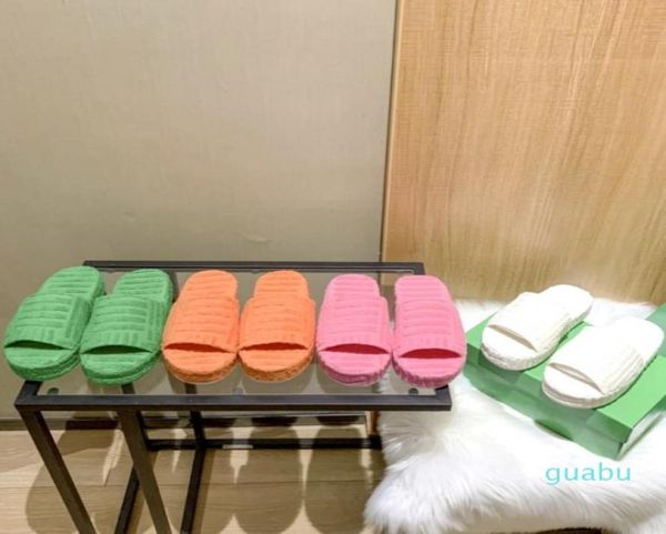 

2022 designer towel slippers women luxury slipper indoor outdoor shoes keep warm blendent quality soft stepping on shit7154091, Black