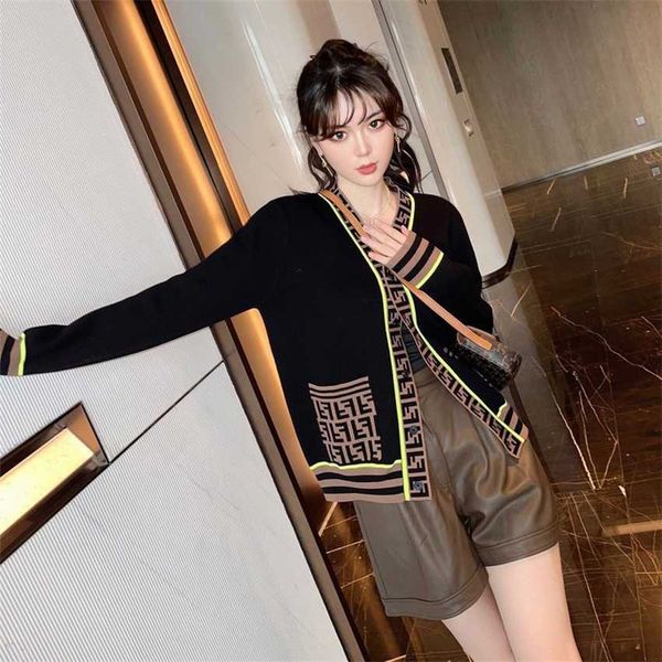 

super fire letter jacquard stripe color-blocking v-neck t-shirt cardigan women's spring and autumn korean design long sleeve sweater, White;black