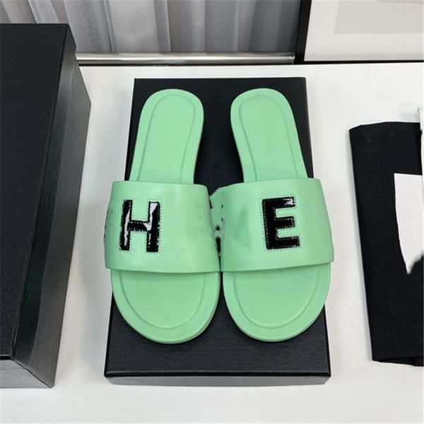 

fashion slippers 2023 channel luxury design summer men's and women's flats thick soled leather rubber lettering logo casual cartoo, Black