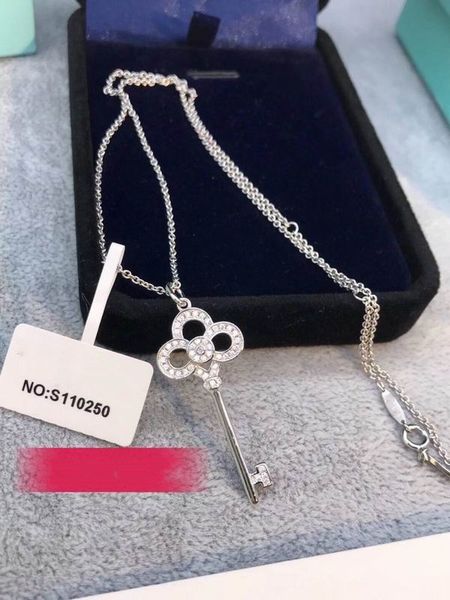 

2023 lovely cute pendant necklaces thin silver stainless steel chain key crystal luxury designer women necklace with dust bag and box