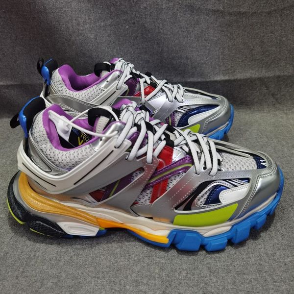 

boots' latest couple sports daddy shoe series the overall shoe shape draws on the streamlined shape and flat toe, Black