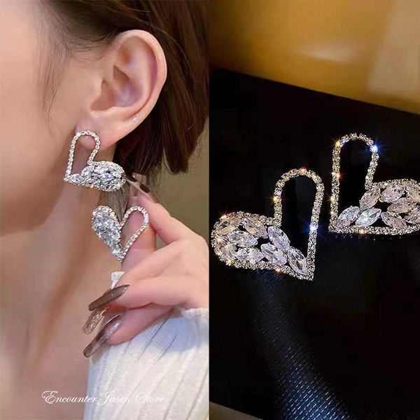 

charm exquisite heart shape stud earrings for women shining cz zircon hollow out design big wedding earring girl shiny jewelry aa230421, Golden