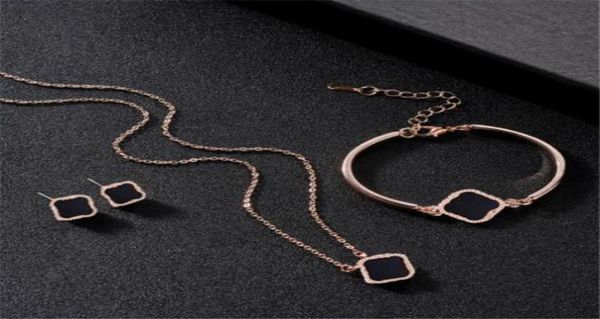 

fashion designer jewelry classic fourclovers pendant necklaces bracelet pendant earrings threepiece set motherofpearl 18k gold6193821, Silver