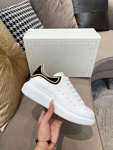 

2023 casual boots shoes trainers women flats platform sneakers designer leather luxury velvet suede womens lace up size35-41 0418, Black