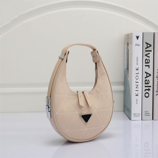 

fashionable and exquisite lady underarm bag hand bill of lading shoulder versatile crescent bag277j