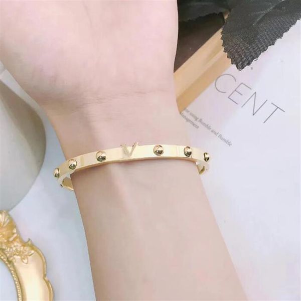 

designers letter bangle brand new pattern bracelets luxurious jewelry 18k gold plated versatile foundation for women gift european187s, Black