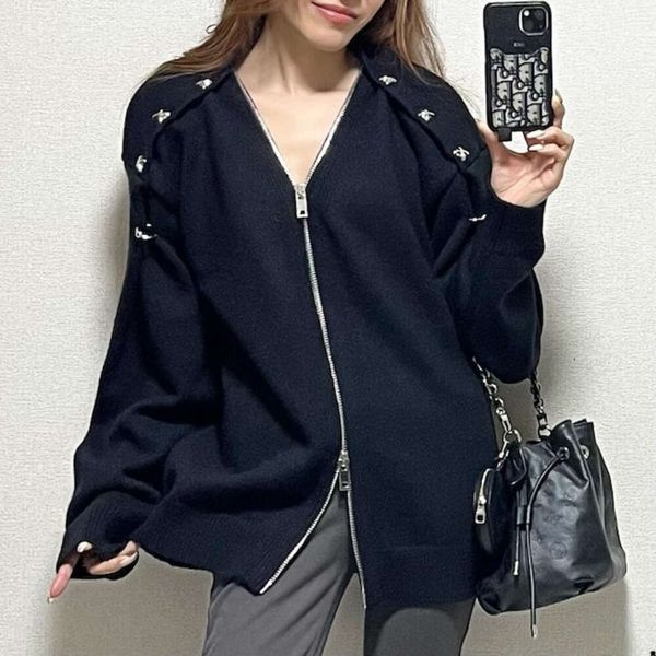 

2023 New Leisure Fashion Long Sleeve V-Neck Double Head Zipper Women's Nailed Beads Women's Knitwear Women's Black Sweater Coat