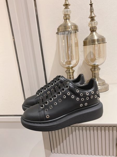 

designer oversized sneakers casual shoe leather lace up men fashion platform white black mens womens 0418