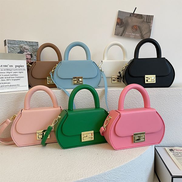 

2023 women bag wrist bag half moon zip fastening vintage bottom golden metal letter luxury cross body designer women clutch bag