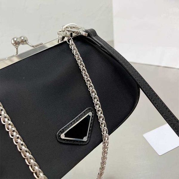 

new chain designer bag triangle shoulder bags cute dumpling bag women fashion crossbody bags all-match chain solid color wallet coin purse h