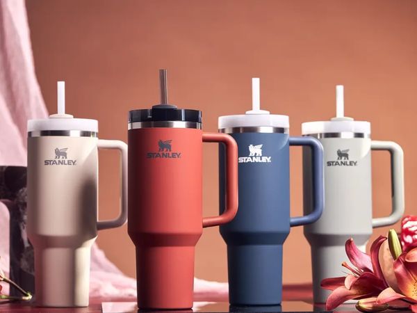 

1pc with logo 40oz stanley mugs h2.0 adventure quencher travel tumbler handle beer mug water bottle coating camping cup vacuum insulated dri