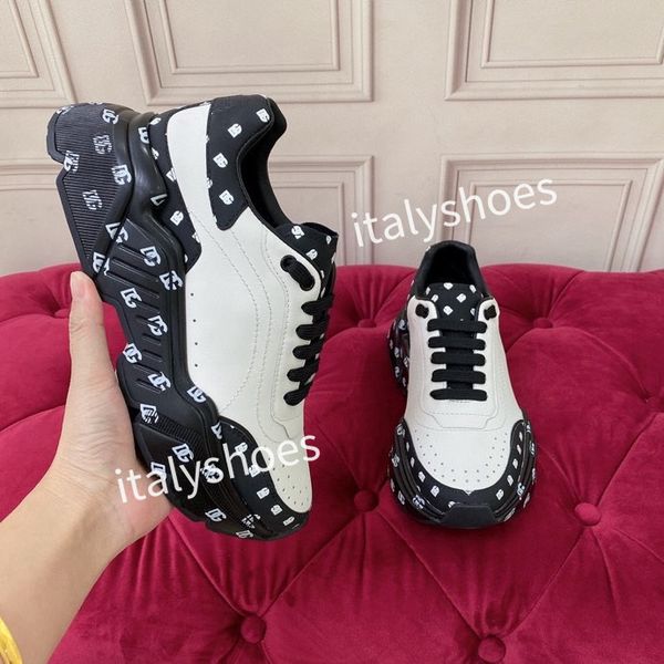 

2023womens designer sock shoes womens mens flat running shoes black shoes clear sole volt graffiti lace-up socks boots designers platform