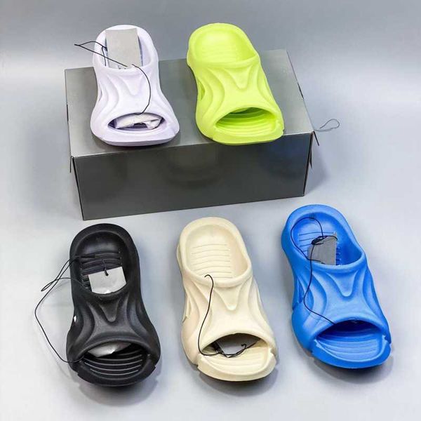 

og 2023 mold pool slides women mens designer slippers triple s scuffs moccasins flat sandals rubber sliders paris shoes foam thong flip flop, Black