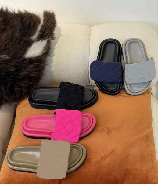 

designer slippers pool pillow comfort sandals smooth calfskin slipper women mens flat letter mules shoes fashionable rubber slides9134089, Black