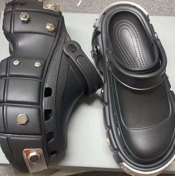 

2022 women men fashion triple s flip flops hardcroc slippers beach pool slides sandals sports punk style rubber rivet slide casual foams, Black