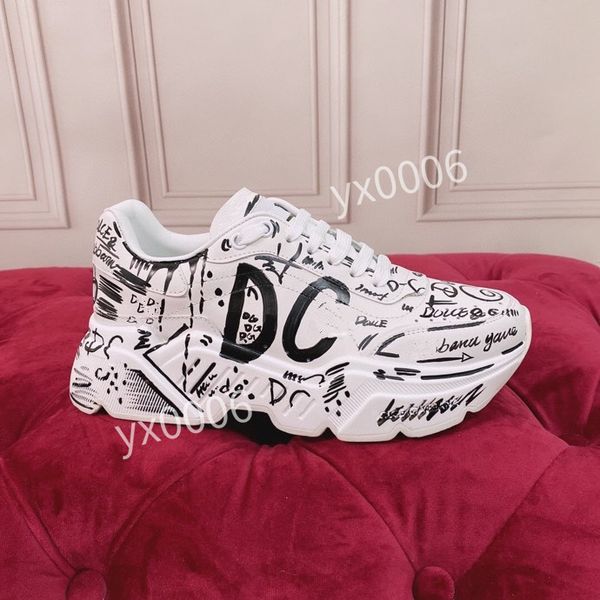 

2023new women fashion quality dunks running shoes fashion black white leather platform shoes outdoor sports trainers breathable sneakers