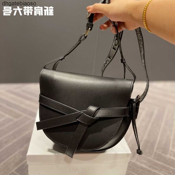

designer knitted bag 2023 single loews bags shoulder gates crossbody layer letter cowhide saddle strap bowknot embroidered belt jipk