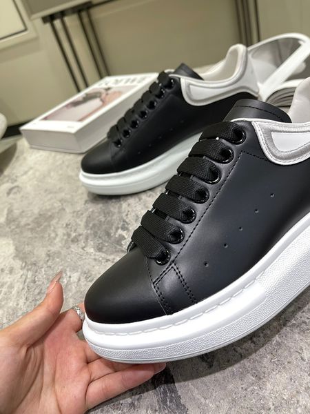 

2023 new shoes casual sneakers sport skateboarding trainers punk rivets low leather skateboard studded 0418, Black