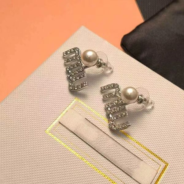 

miu sized pearl studded diamond earrings are elegant and versatile, with a minimalist and sweet style, Golden;silver
