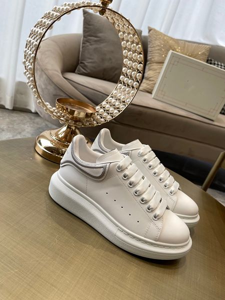 

2023 new shoes casual sneakers sport skateboarding trainers punk rivets low leather skateboard studded trendy women 0418, Black