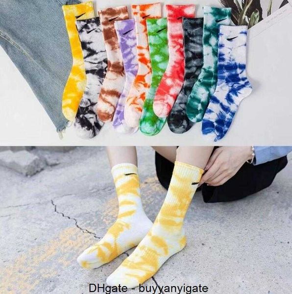 

wholesale socks men socks women pure cotton 10 colors sports couple long socks letter nk color tie-dye printing size eu34-44, Black