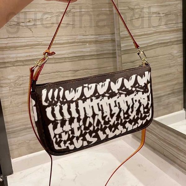 

designer women accessoriess pochettes bag luxurys designers bags paris brand letters graffiti underarm shoulder handbag leather crossbody me
