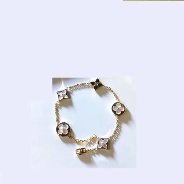 

luxury designer elegant gold and silver bracelet fashion women's letter pendant clover bracelet wedding special design jewelry quality, Golden;silver