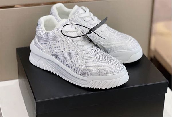 

roller shoes embossed stitching fashion men's sports