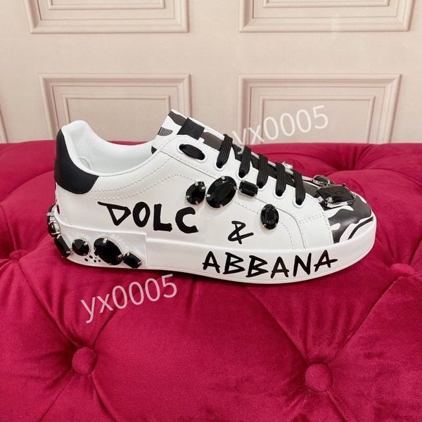 

2023womens quality brand designer boots womens running shoes breathable technology mesh stylish classic black sneaker comfortable