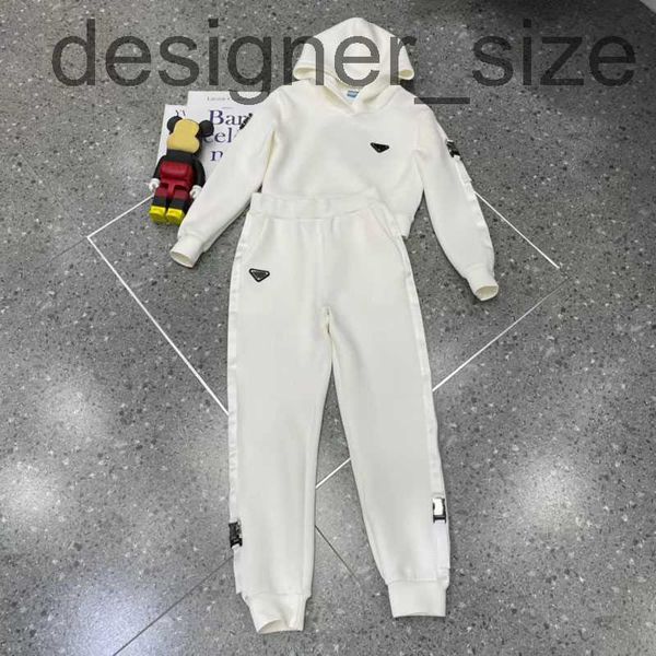 

women's two piece pants designer22ss women's suit classical spring cardigan hoodie simple casual pant fashion tracksuit high size, White