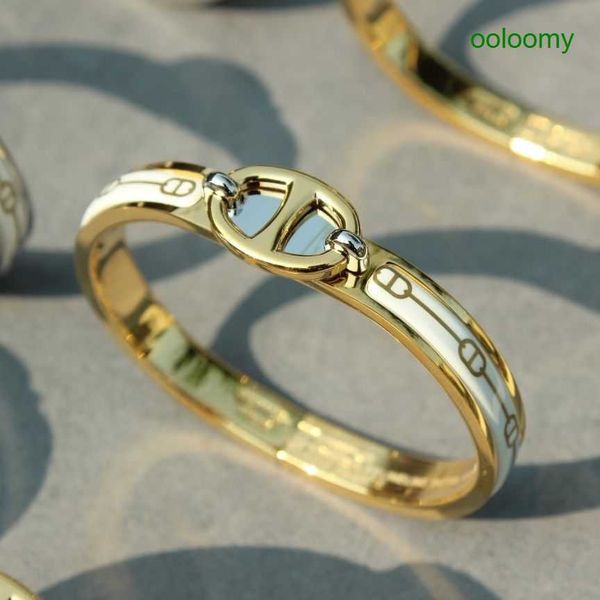 

hemres designer bracelet new pig nose gold titanium steel bracelet pattern version simple and elegant, Black