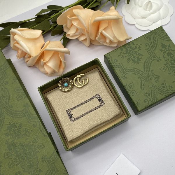 

luxury and atmospheric clover earrings, designer love earrings, flower jewelry, couple fashion style jewelry, Golden