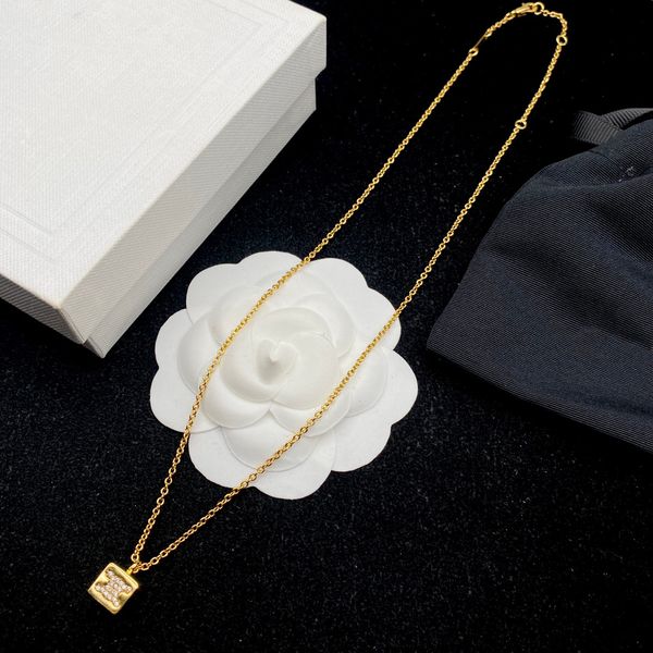 

luxury diamond-set three-dimensional square pendant necklace, design european and american minimalist 18k ladies necklace, return gift betwe, Silver