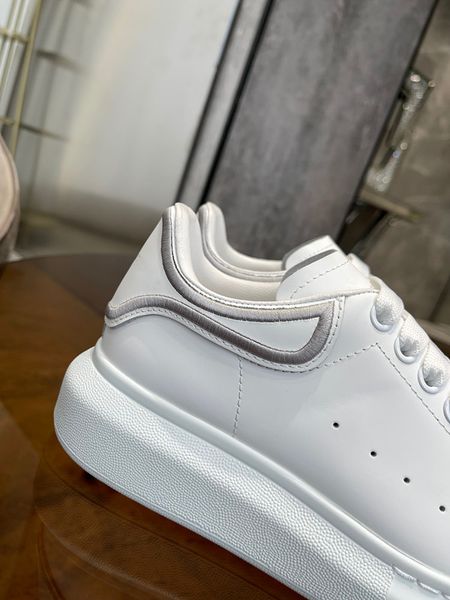 

2023 luxury boots brand casual shoes flat outdoor sneakers thick sole season tones brand classic men's shoes 0418, Black