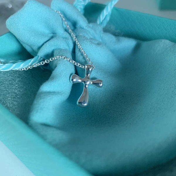 

versatile tiffay s925 sterling silver smooth cross necklace for men and women's couples ins simple versatile personalized fashion colla