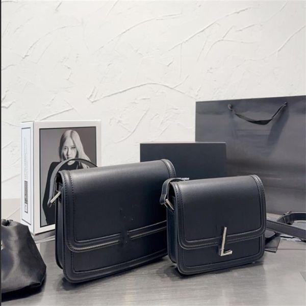 

solid color magnetic buckle shoulder bag is popular for women this year, with diagonal underarm small square bags for women