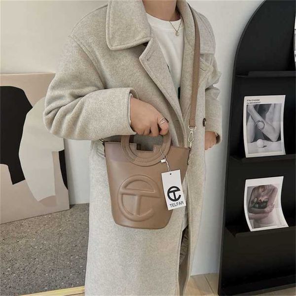 

designer bag high grade feeling small bag for women in autumn and winter 2023 new fashion trend versatile hook crossbody bag versatile ins b