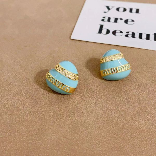 

miu letter love metal earrings small and luxury french earrings temperament simple commuting versatile earrings, Golden;silver