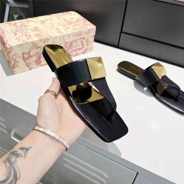 

fashion beach shoes 2023 valentinoity summer men's and women's cartoon shoes alphabet logo casual slippers 07-01