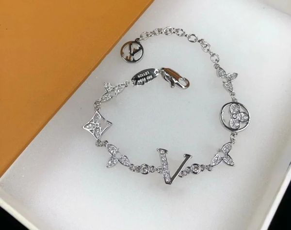 

luxury designer elegant gold and silver bracelet fashion women's letter pendant clover bracelet wedding special design jewelry quality, Golden;silver