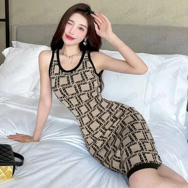 

2023 designer women's knits & tees designer summer new vest women's dress high-end f letter luxury retro slimming heart liver jacq, Black;gray