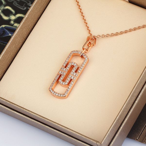 

2023 womens hollow heart of diamonds full bore necklace designer jewelry necklacegold silver rose full brand as wedding christmas gift