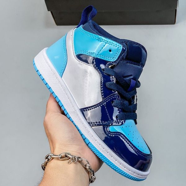 

infants 1s 2023 kids basketball shoes kid shoes game royal scotts obsidian chicago bred sneakers mid multi-color boys grils tie-dye baby new, White