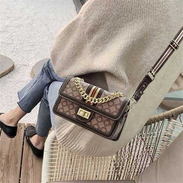 

designer bag 2023 new fashionable chain handheld small square bag fashionable broadband one shoulder crossbody bag this year popular bag lig