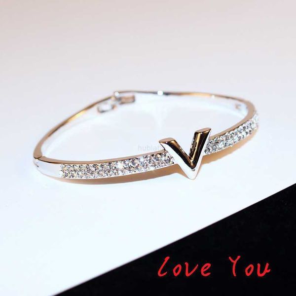 

hard bracelet luxury zircon letter v bracelet ladies party exquisite jewelry clothing accessories bracelet0426, Black