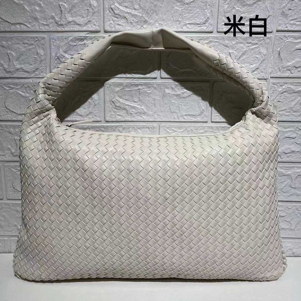 

shoulder bags 2023 new one hand woven bag underarm fashion high capacity crescent tote 230426
