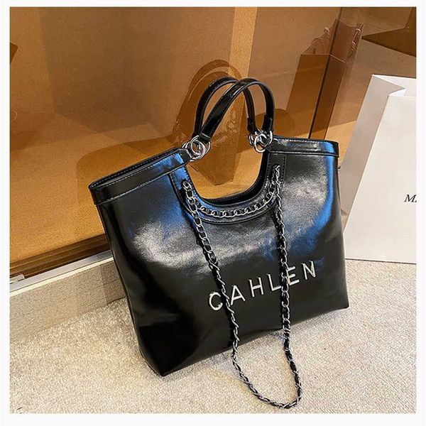 

advanced soft leather big for women 2022 popular new versatile chain crossbody fashion handheld tote bag wholesale handbags 30 dollars